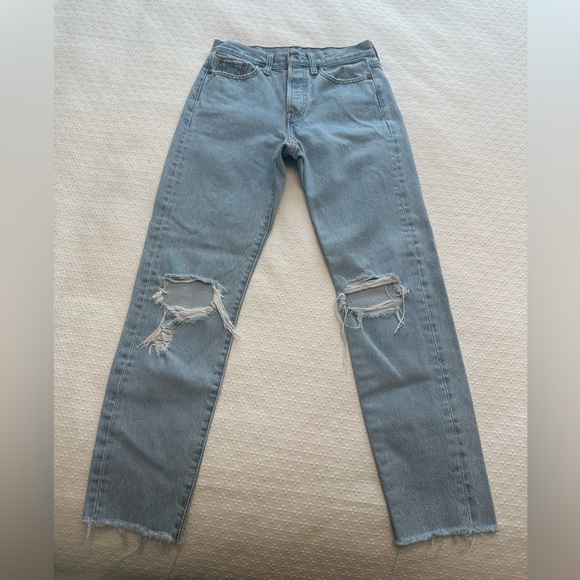 Levi’s High Rise Straight Leg Distressed Jeans - Picture 2 of 7